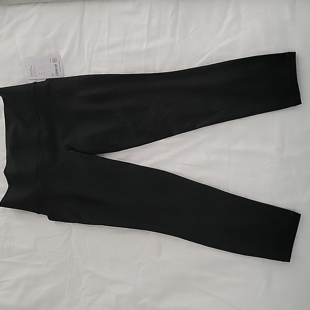 Salutation Stash 7/8 Tight with pockets medium nwt black